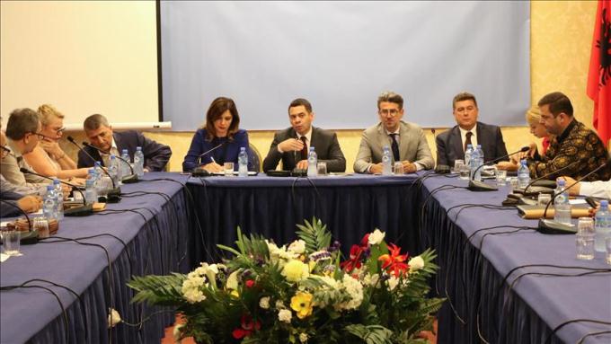 Taksat qe ndryshojne ne paketen e re fiskale - Ne diskutim rishikimi i kufijve te pages